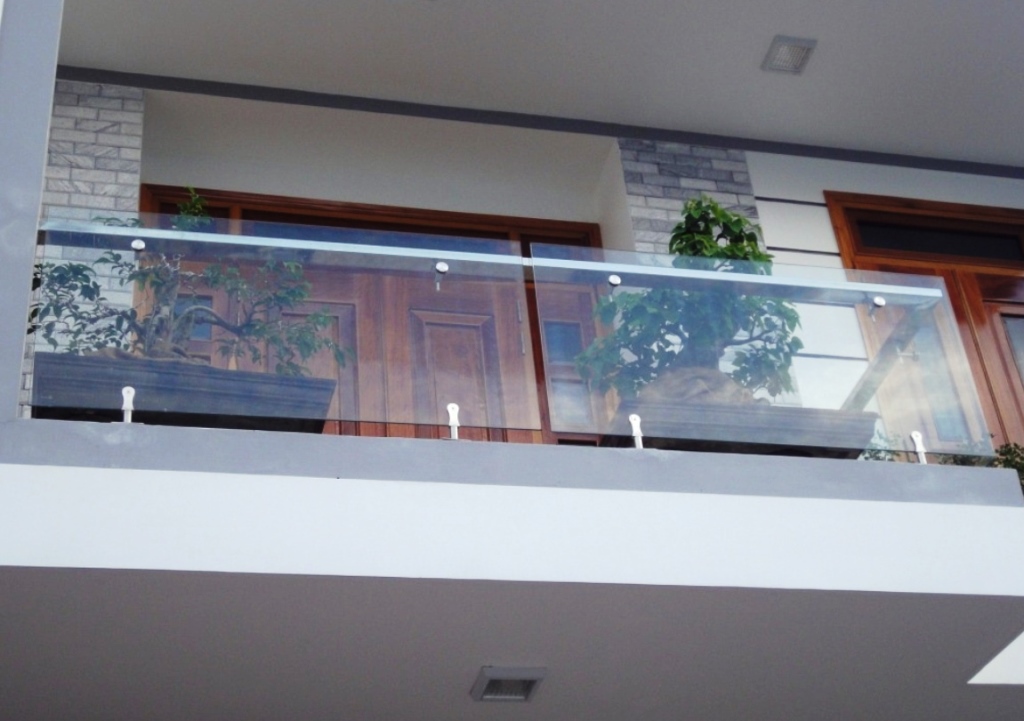 làm lan can kính cường lực tại Đà Nẵng