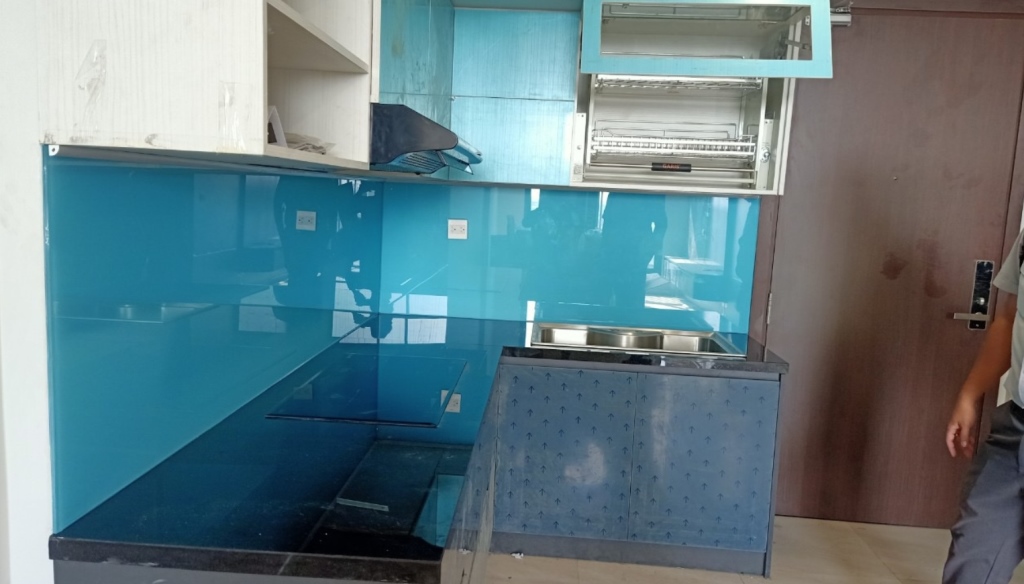 thi công kính ốp bếp Đà Nẵng