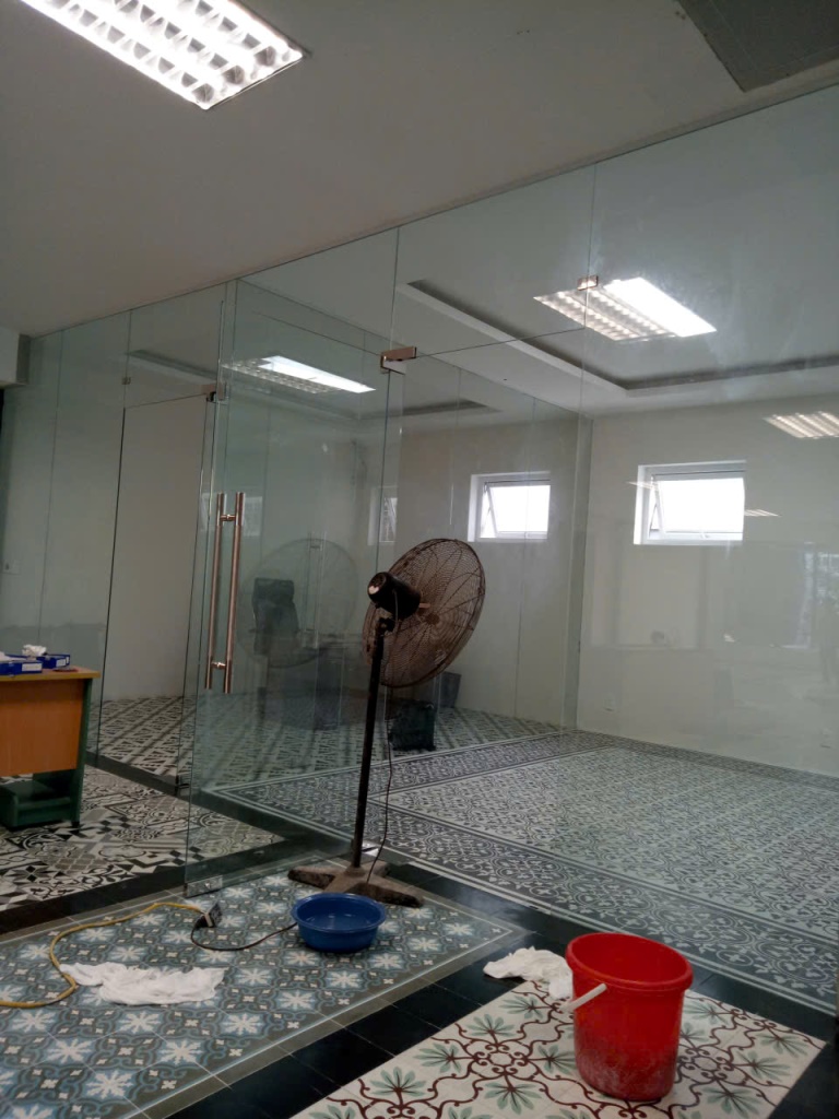 thi công vách ngăn kính Đà Nẵng