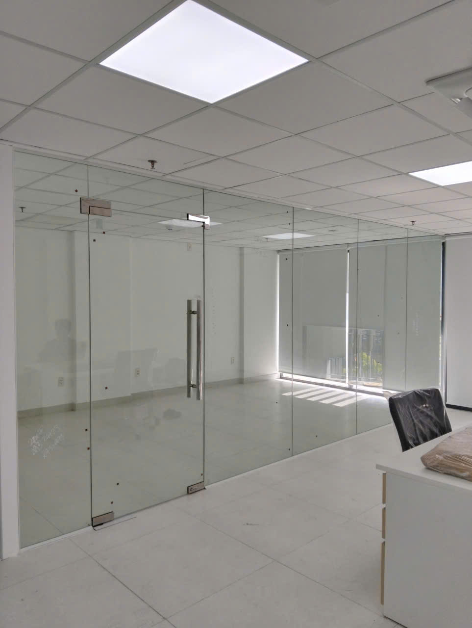vách ngăn kính cường lực tại Đà Nẵng